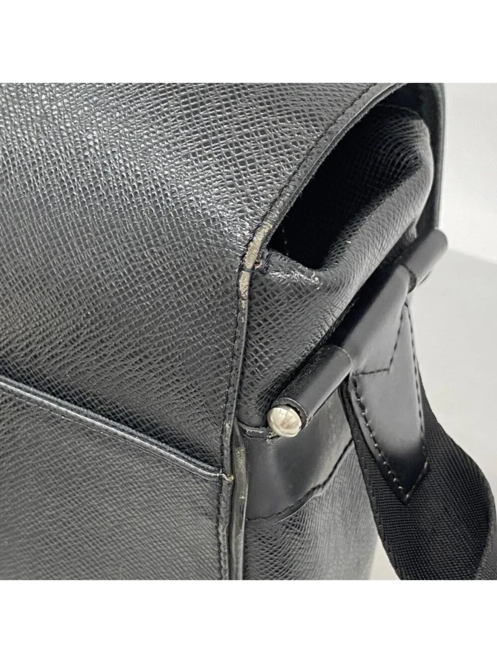 Louis Vuitton Shoulder Bag Taiga Yaranga Ardoise